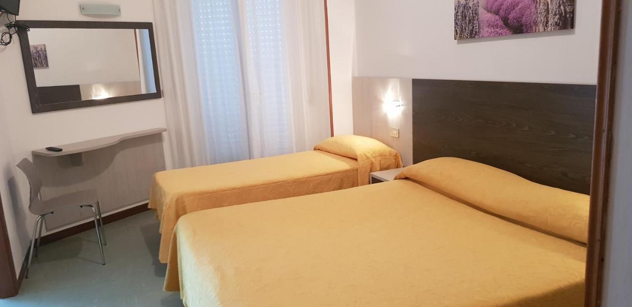 Hotel Monaco - Parcheggio Incluso Min 2 Gg Мілано-Маріттіма Екстер'єр фото