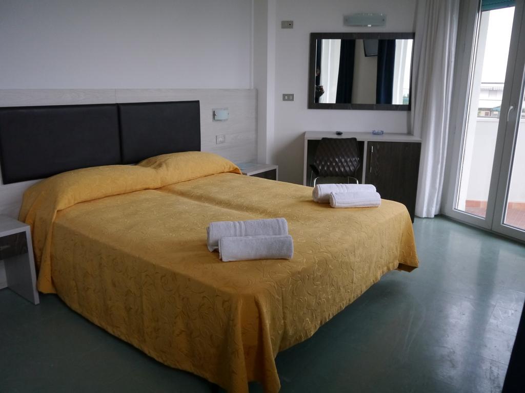 Hotel Monaco - Parcheggio Incluso Min 2 Gg Мілано-Маріттіма Екстер'єр фото