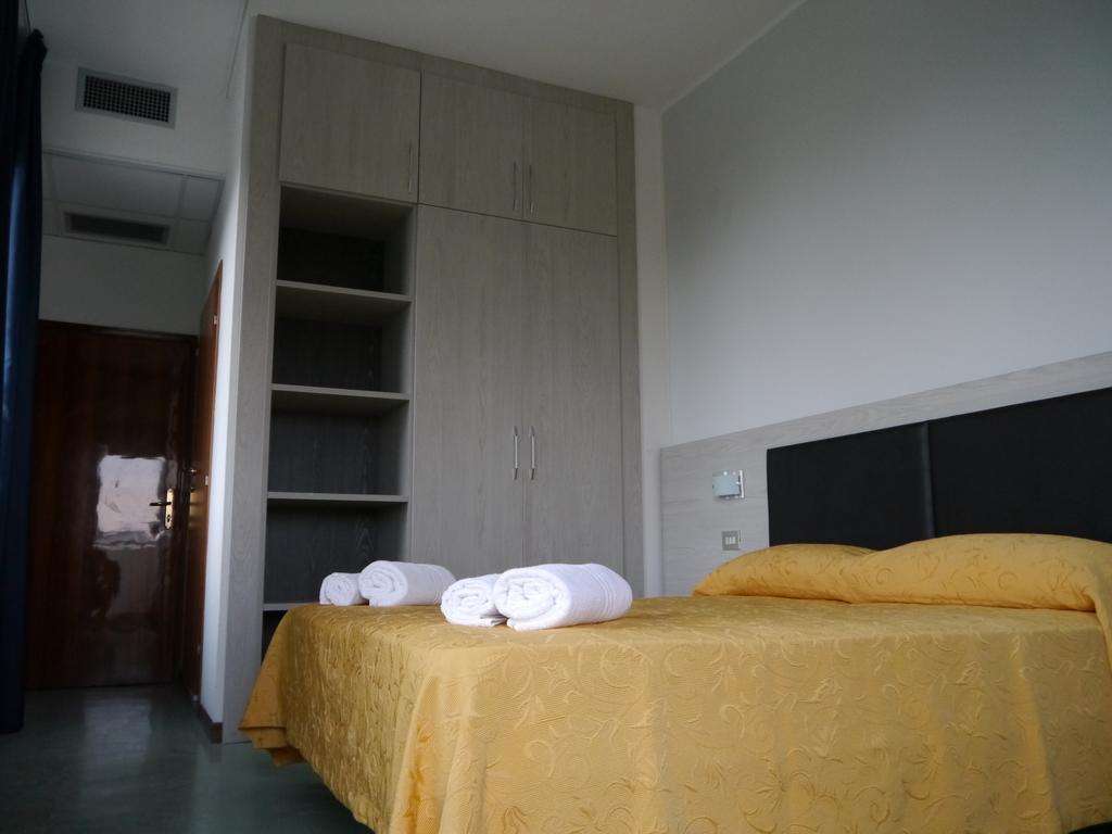 Hotel Monaco - Parcheggio Incluso Min 2 Gg Мілано-Маріттіма Екстер'єр фото