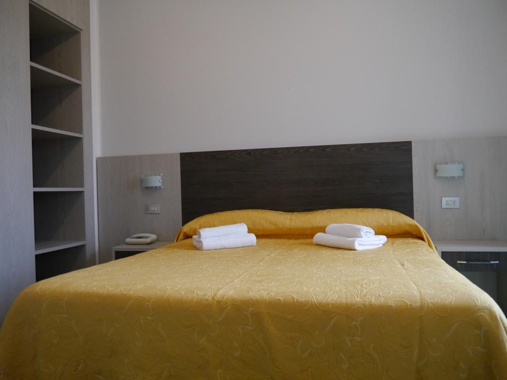 Hotel Monaco - Parcheggio Incluso Min 2 Gg Мілано-Маріттіма Екстер'єр фото