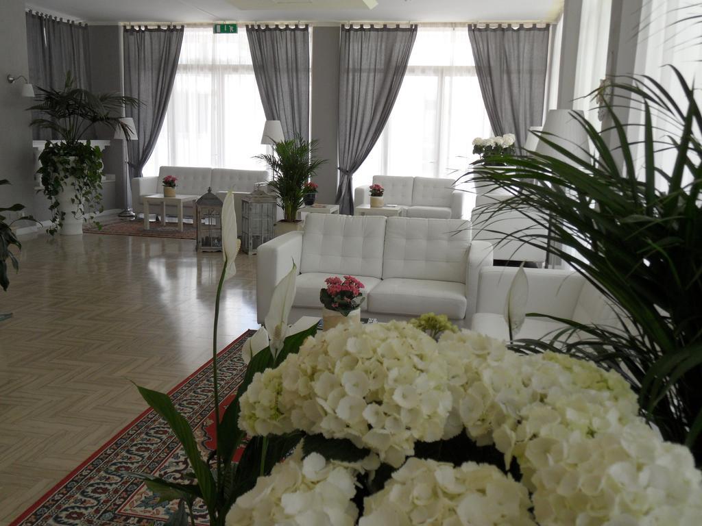 Hotel Monaco - Parcheggio Incluso Min 2 Gg Мілано-Маріттіма Екстер'єр фото