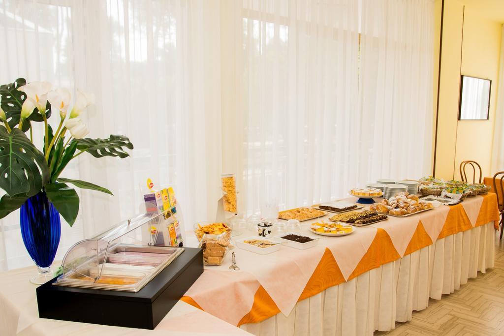 Hotel Monaco - Parcheggio Incluso Min 2 Gg Мілано-Маріттіма Екстер'єр фото
